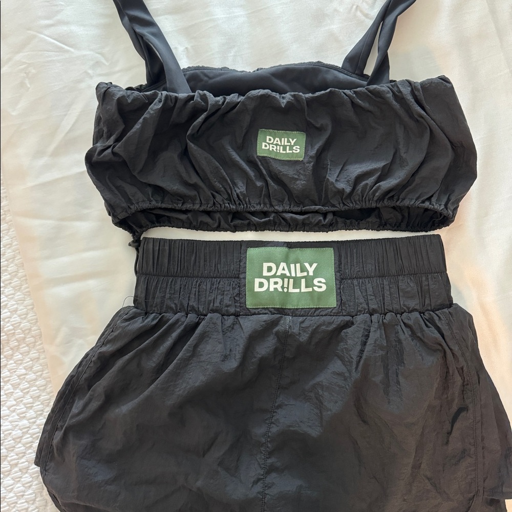 Daily Drills Bubble Bra / Bounce Short Set in Black